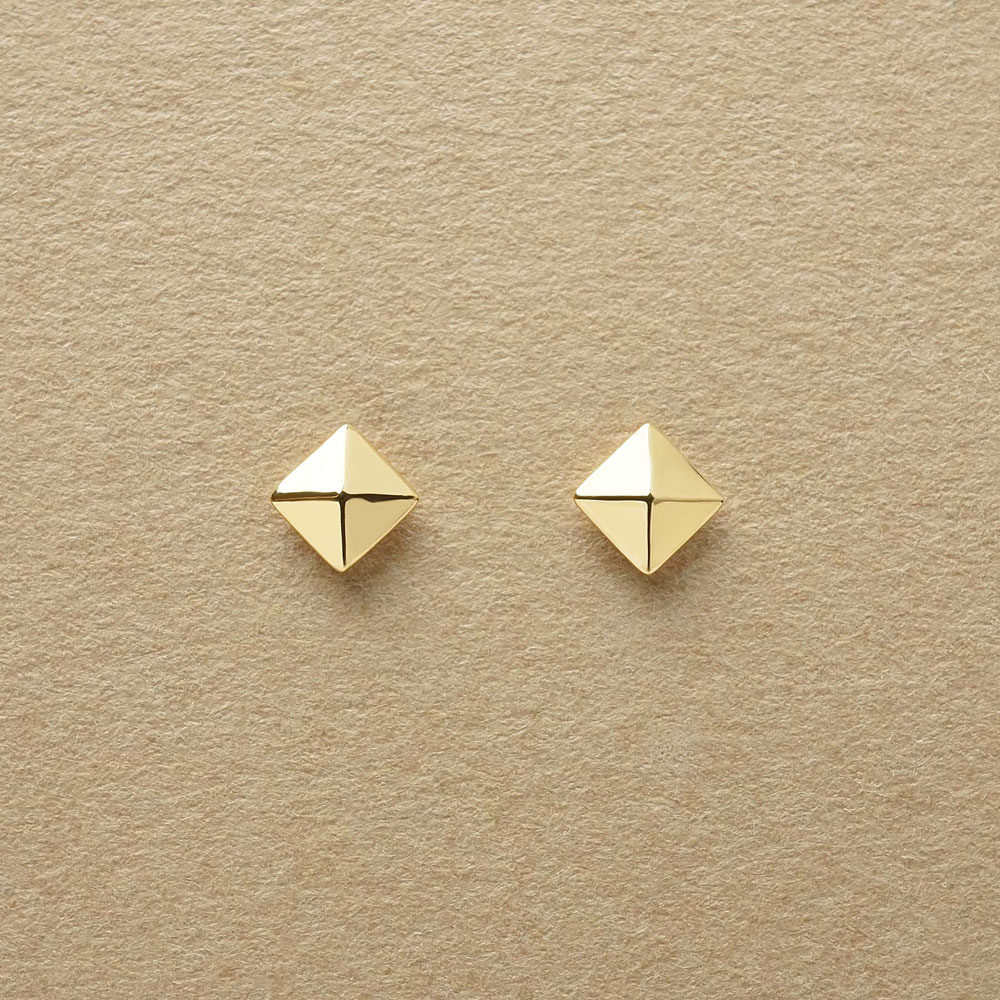 ＜セカンドピアス＞K18 スタッズピアス（4mm）