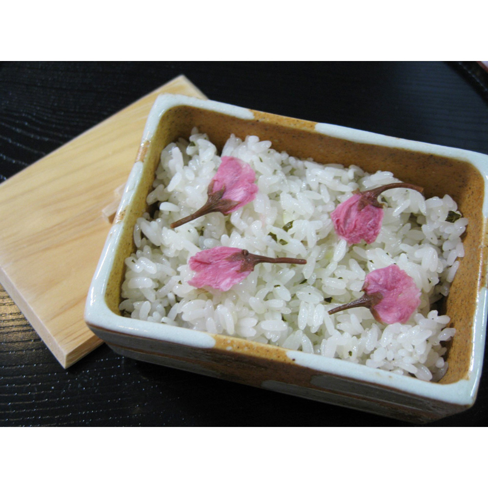 【店頭受取／日本橋店】＜鳴海餅本店＞桜おこわ300g【4月24日（金）午後4時30分～午後7時】