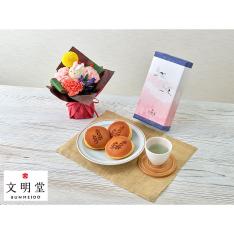 【敬老の日】生花お月見ブーケ&文明堂「月三笠3個入」