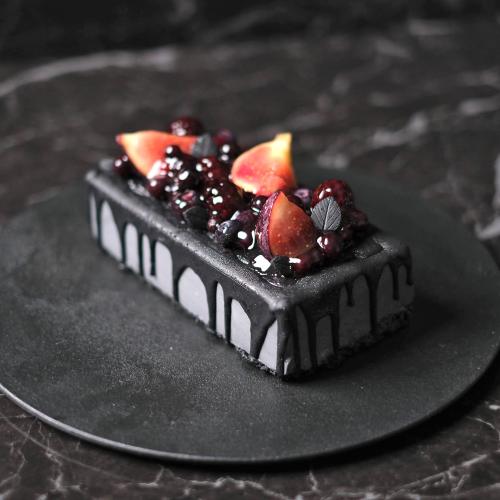 BLVCK FRUITS CHEESE CAKE