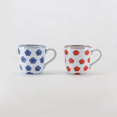 ペアマグカップ梅散し染付・赤絵