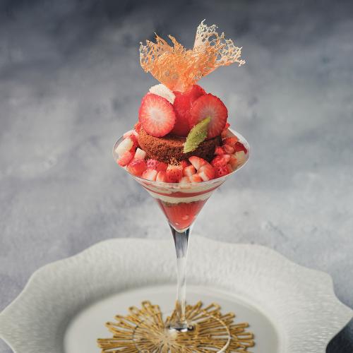 【来店予約／日本橋店／2月1日（日）】＜延命寺 美也氏＞苺と蕗の薹のショコラなパフェとEMMEなプティフールセット