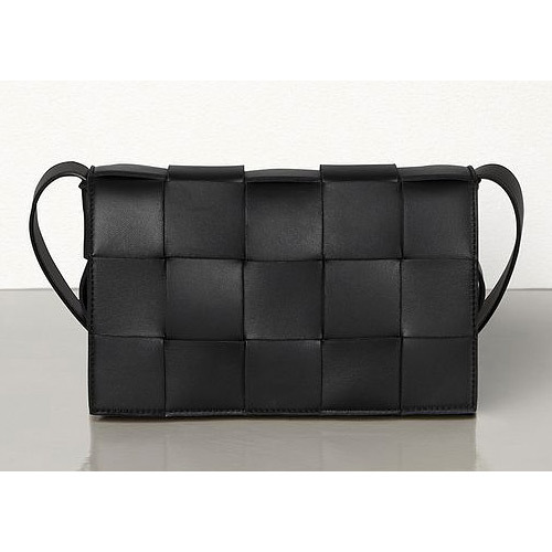 BOTTEGA VENETA カセットバッグ