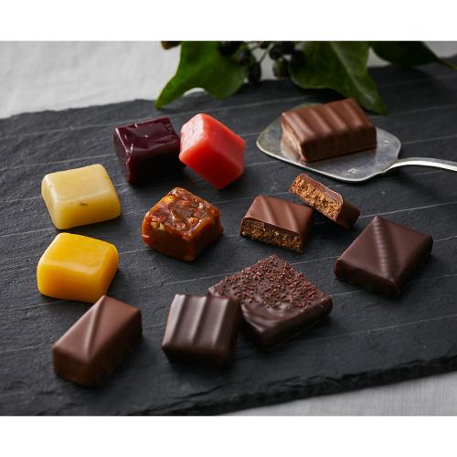 アソートボックス（ボンボンショコラ6個、キャラメル5個）