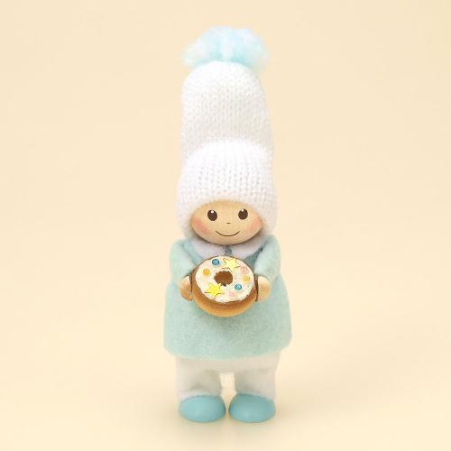 リングドーナツを持つ男の子