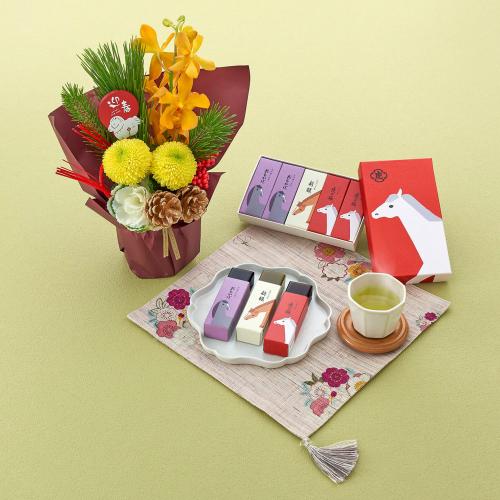 生花迎春シュシュ＆とらや「小形羊羹5本入 干支柄化粧箱」