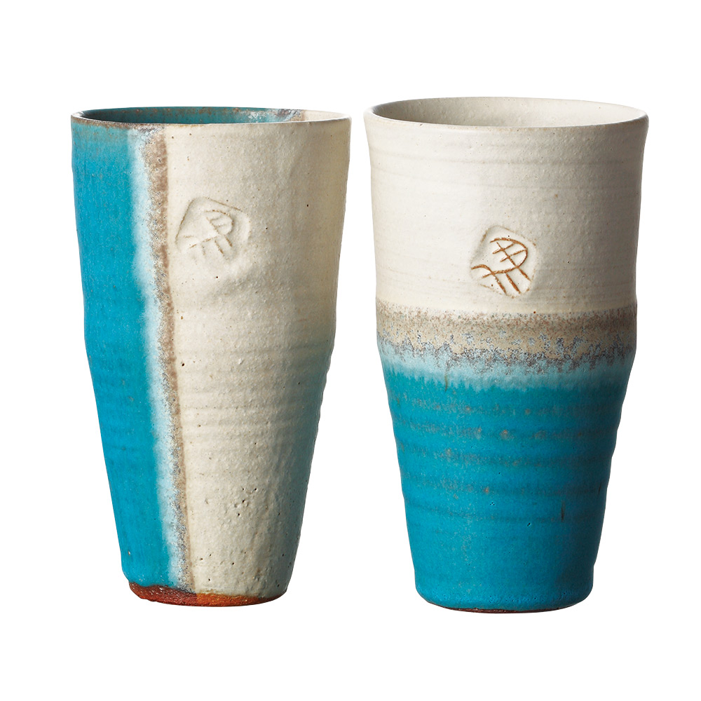 〈涓々窯〉ホワイト＆ブルー 左馬ビアマグペア