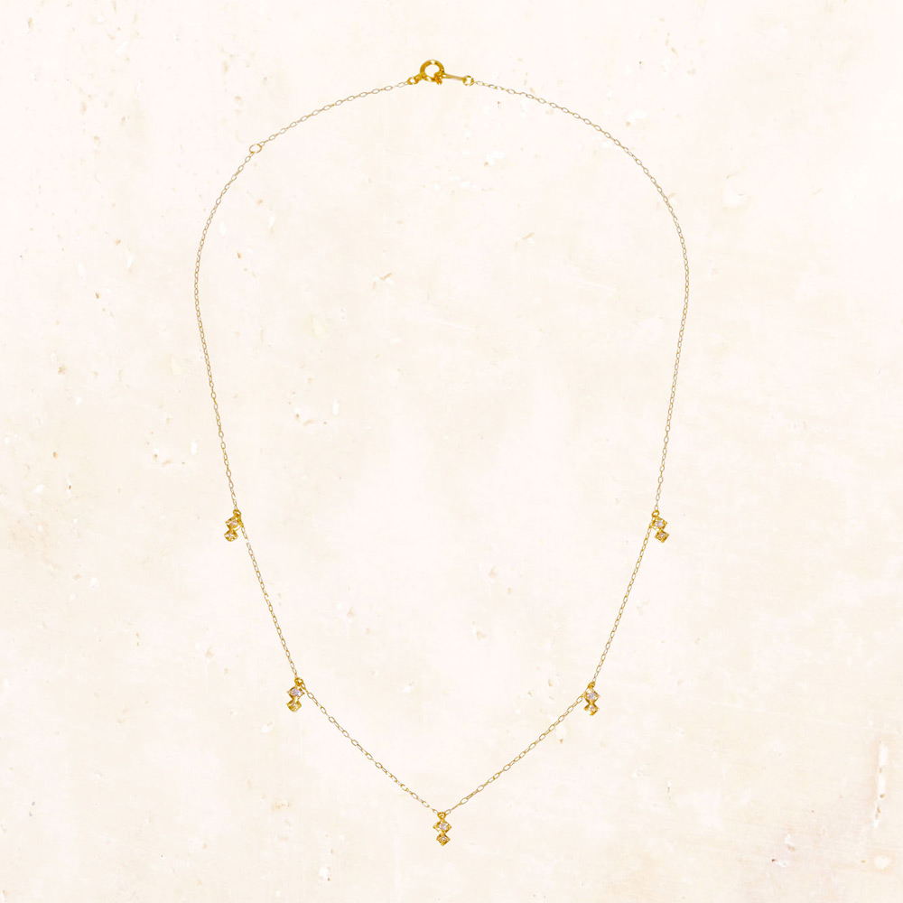 Decadeダイヤモンドカーニバルネックレス