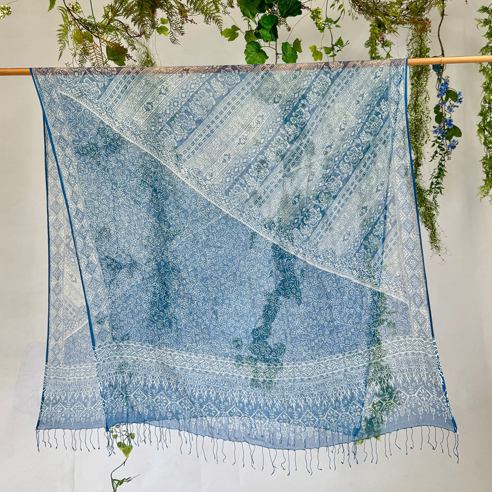 シルク楊柳のろうけつ染め大判ストール ブルー