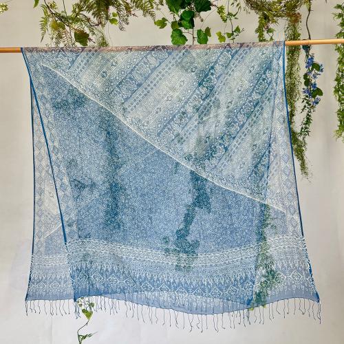 シルク楊柳のろうけつ染め大判ストール ブルー