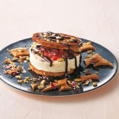 ＜オジサンド＞いちごとクーベルチュールチョコレートのプレミアムチーズケーキセット