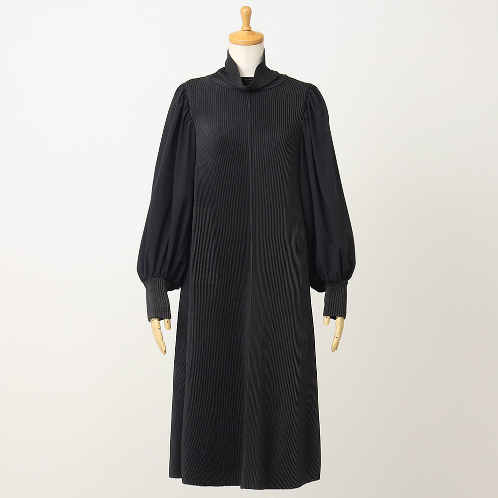 異素材使いハイネックワンピース