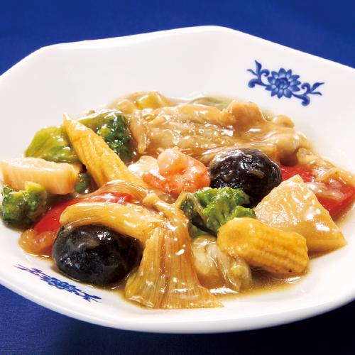 【よりどり】〈華都飯店〉監修　ふかひれ入り八宝菜