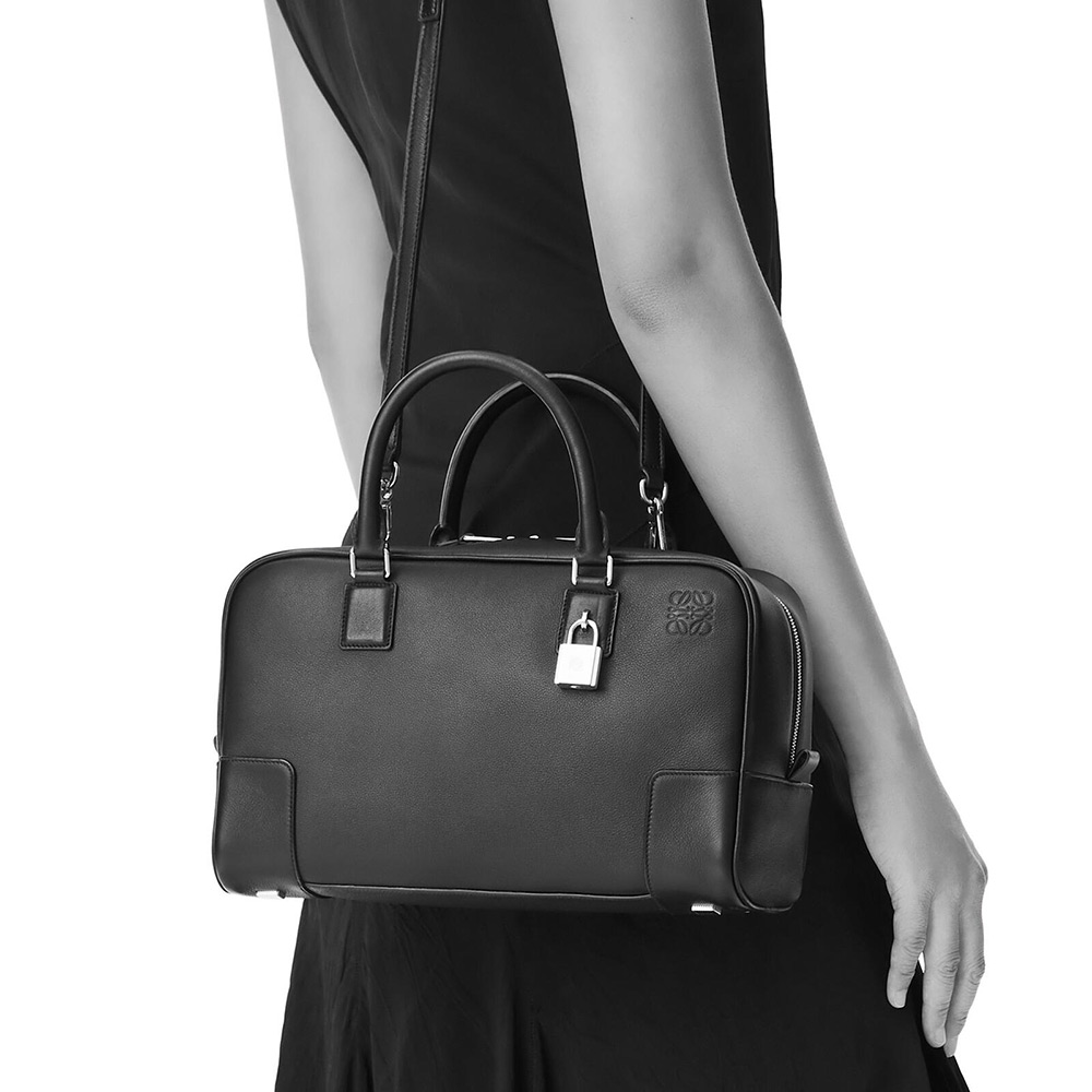 ロエベ LOEWE アマソナ 28 手提げ ハンドバッグ - www.abacus-plus.com メーカー希望小売価格 ハンドバッグ ボストン 28 ロエベ✨アマソナ デニム 刺繍 ビーズ レザー ハンドバッグ