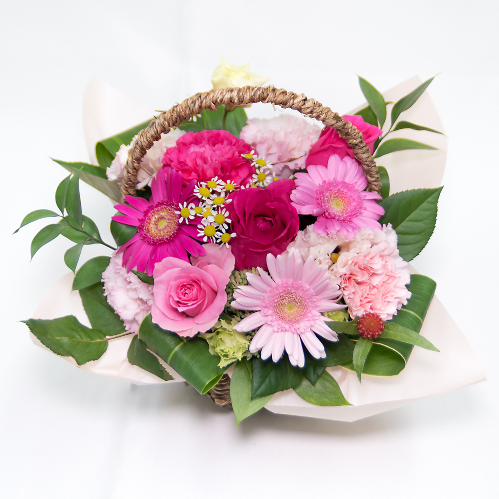 お花畑のような花カゴアレンジメント　ピンク