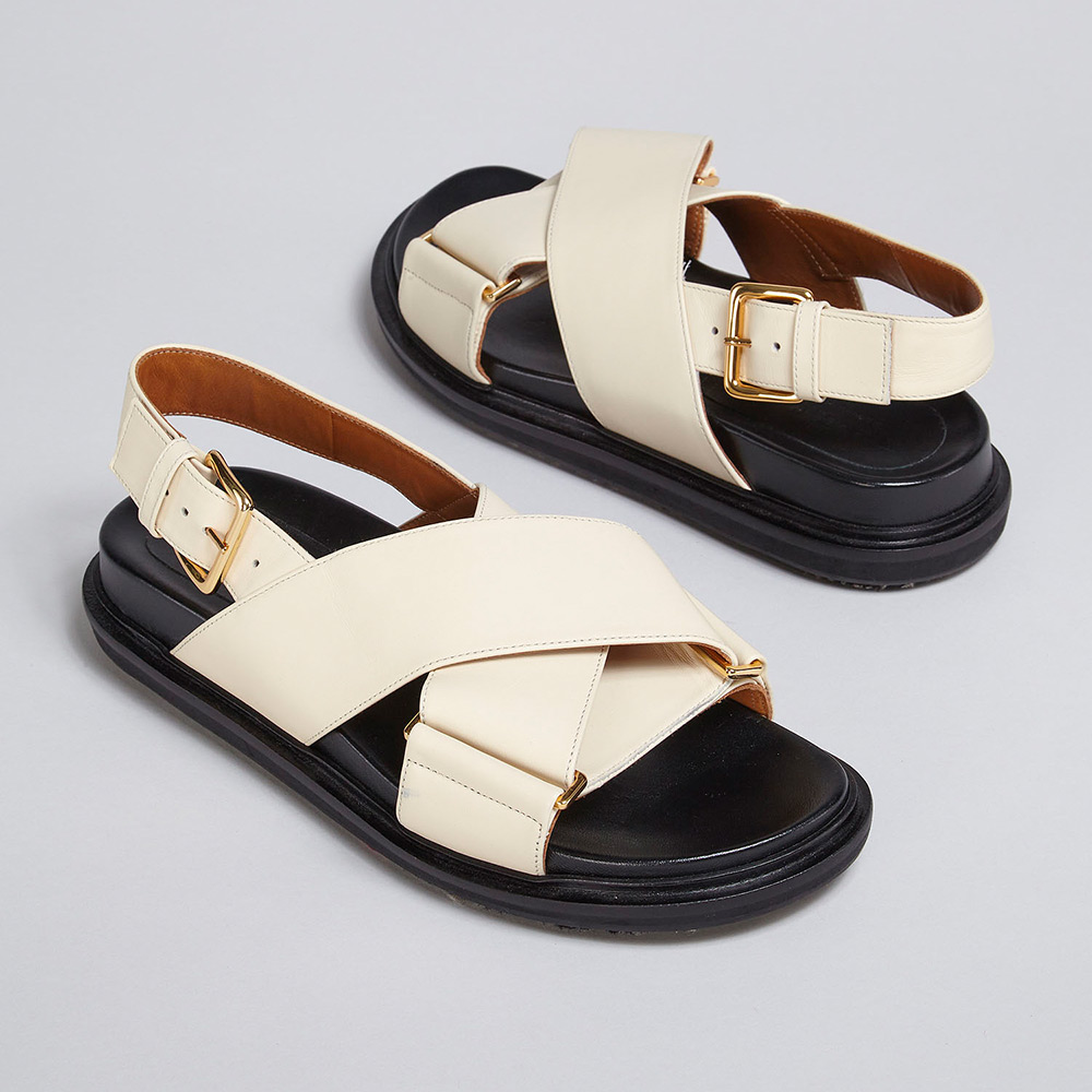 【美品】MARNI ビーチサンダル　ブラック　38〜39