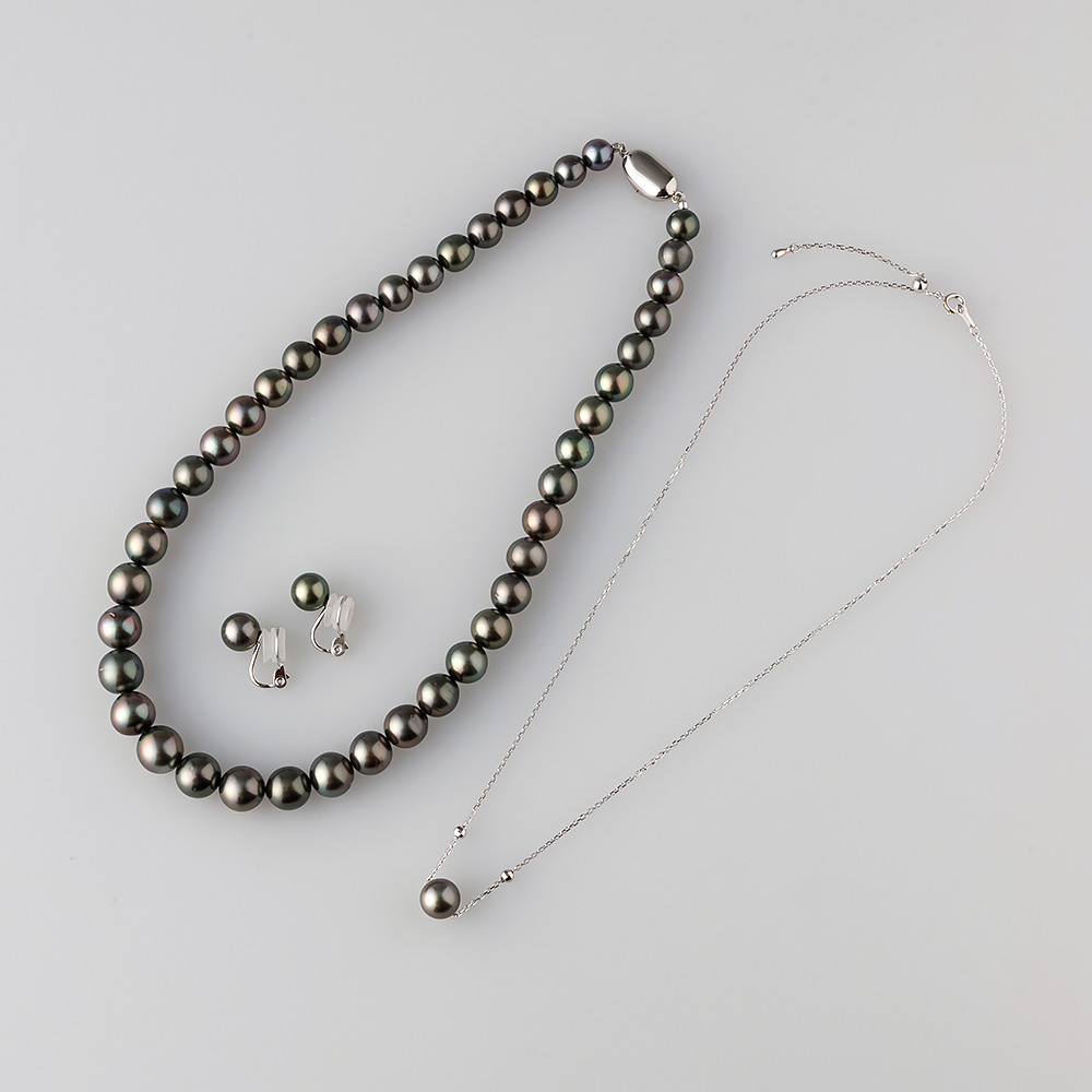 大ぶリ南洋黒蝶真珠　ブラックパール　ダイヤモンド付リング真珠の大きさは約123mm