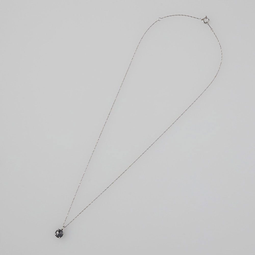 天然ブラックダイヤモンド　1ct. 高島屋にて購入　約 6mm位です。 今週末迄‼️天然ブラックダイヤモンド 1ct. 高島屋にて購入。