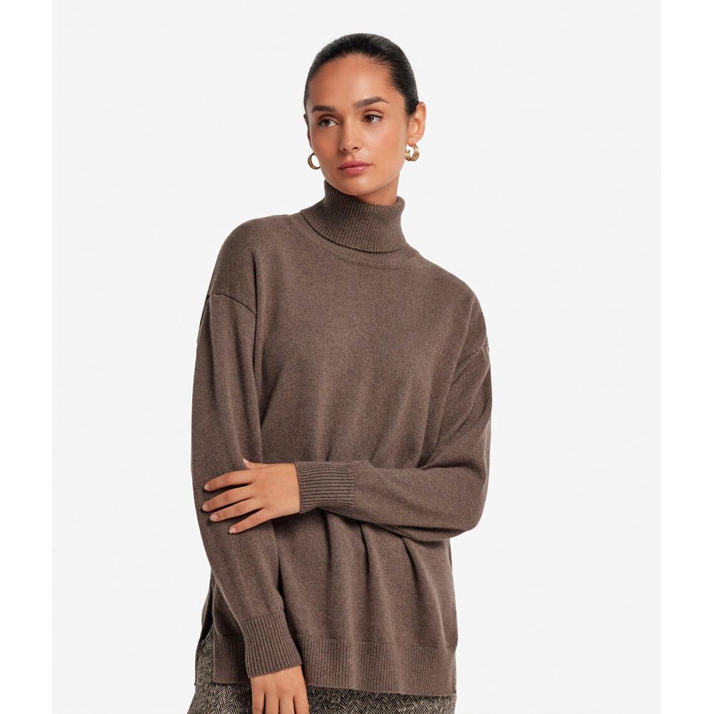 ＜FALCONERI＞ニットやダウンベストなどのウェアが入荷