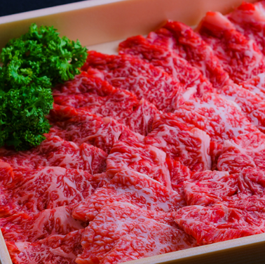 【お肉のお取り寄せなら、各地のおいしいお肉が、手軽にご家庭に届く。お肉料理におすすめの調味料や、お肉を使った惣菜もご紹介】