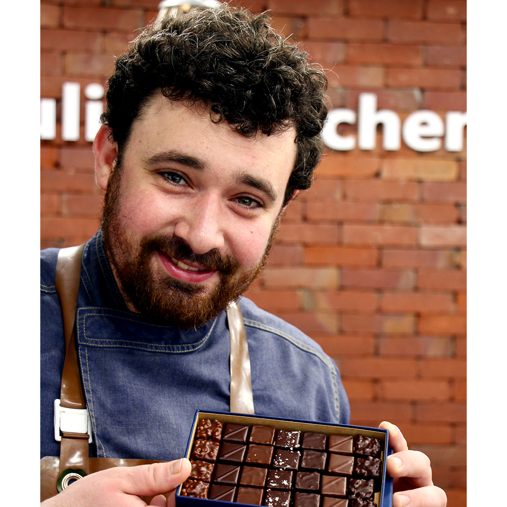 <ジュリアン・デシュノ>