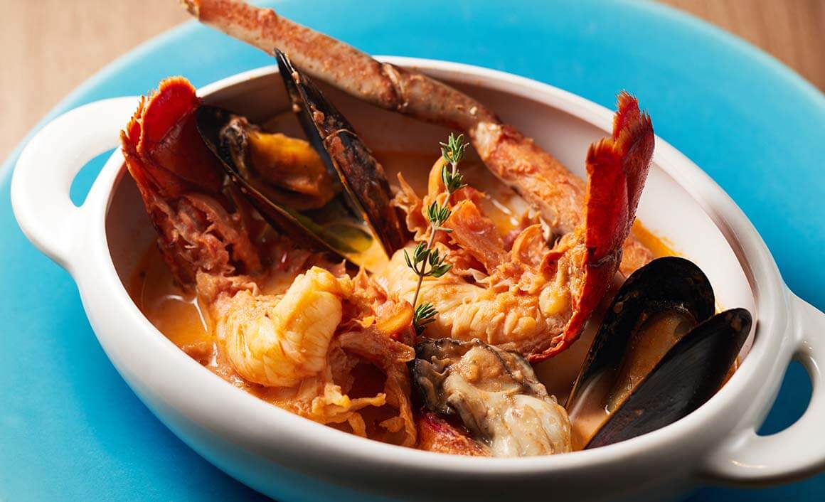 オマール海老と魚介のトマトクリーム煮
