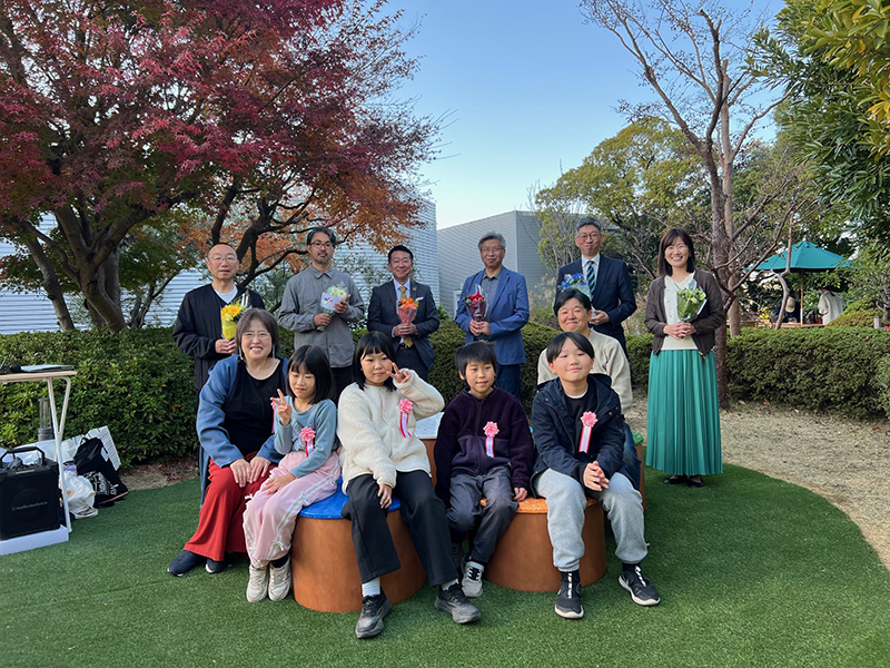 後列左から3番目が株式会社スーパーメイト高橋さん。PROTOTYPE Inc.野崎さん（後列左から2番目 ）、グランツテクノワークス株式会社増田さん（後列左から5番目）とともに、子どもたちの想いを形にしてくださいました。そして、そんな「terminal.0 HANEDA」のチームと東神開発を引き合わせてくださったのが、株式会社アネビーの保永さん（後列左から1番目）