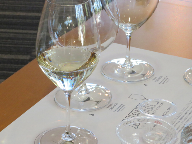 リーデルのグラスで北海道ワインの美味しさを改めて知った。