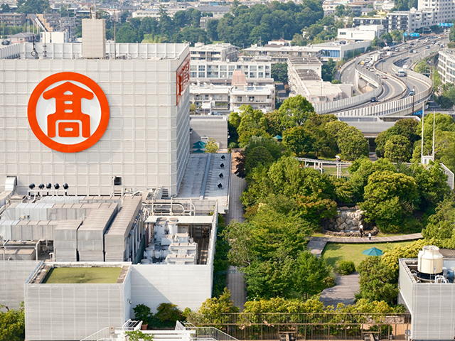 屋上庭園「フォレストガーデン」「ローズガーデン」 
環境省の「自然共生サイト」に認定