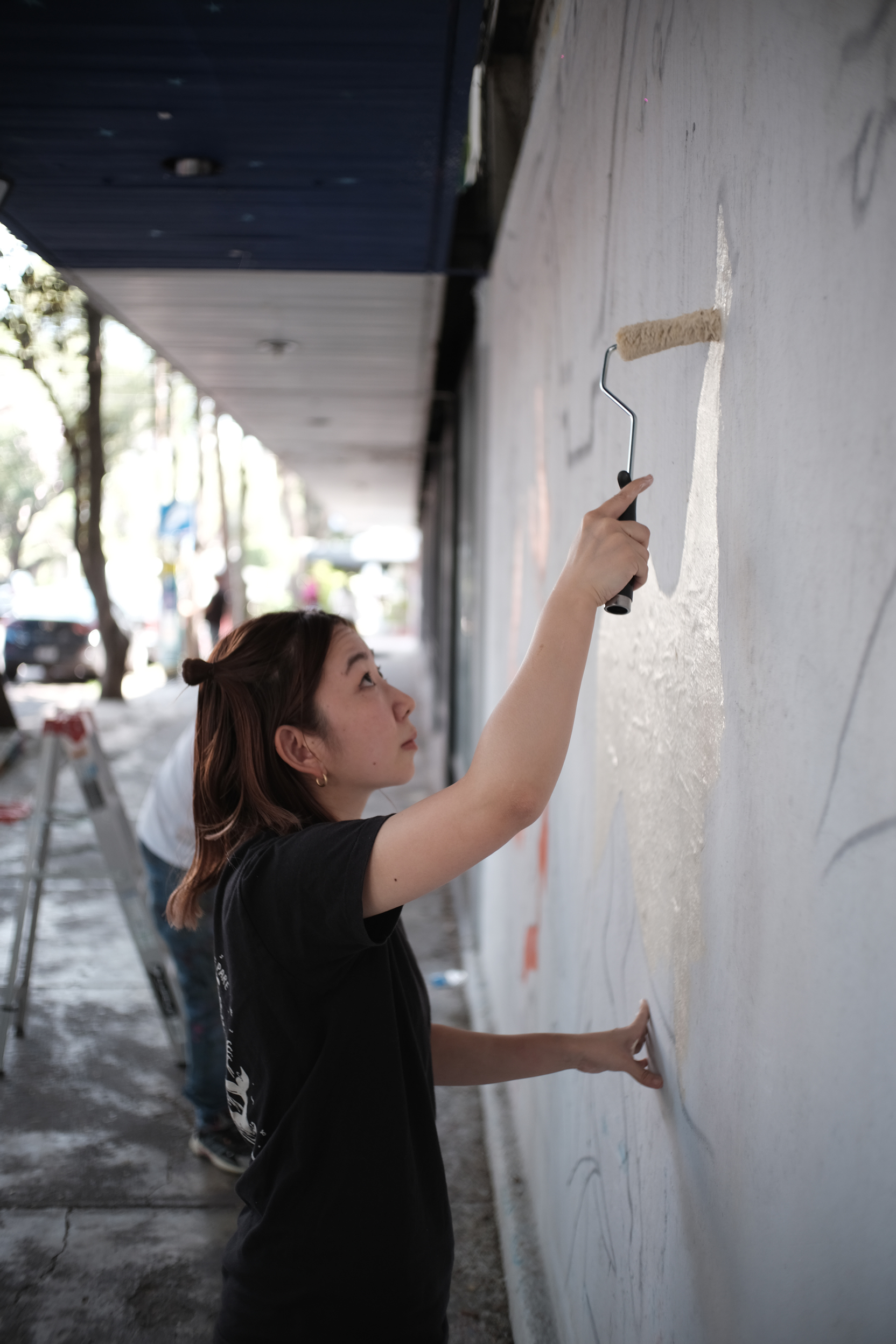 Artist working on the mural, Mexico City 2023