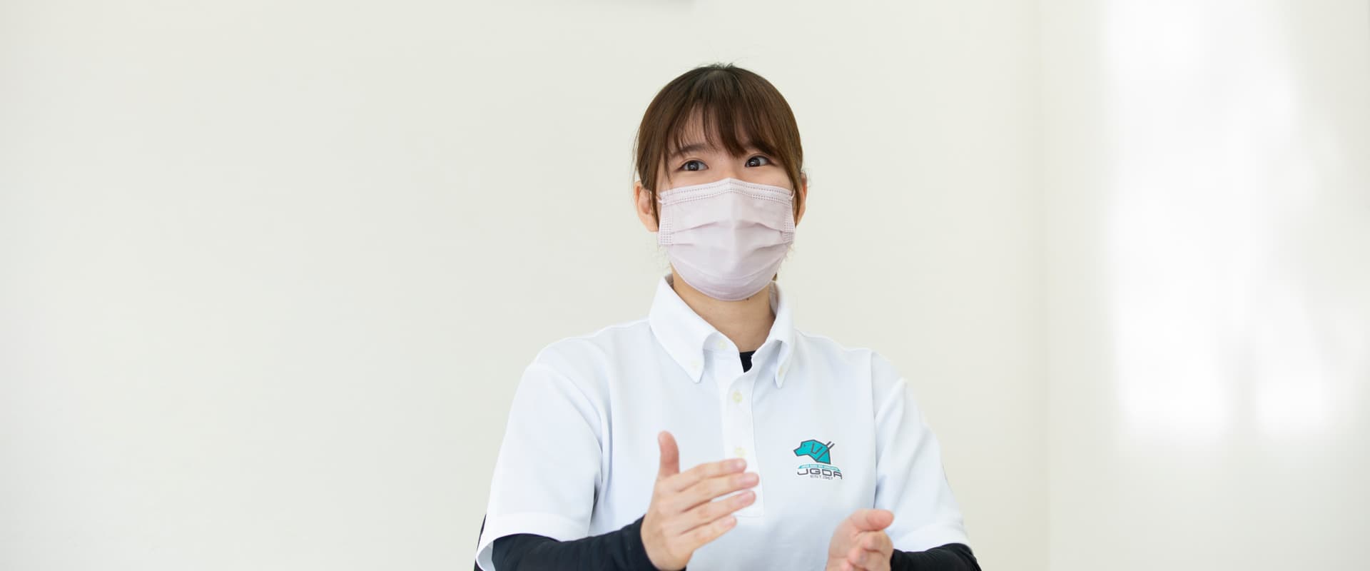 インタビュー中の山本さん