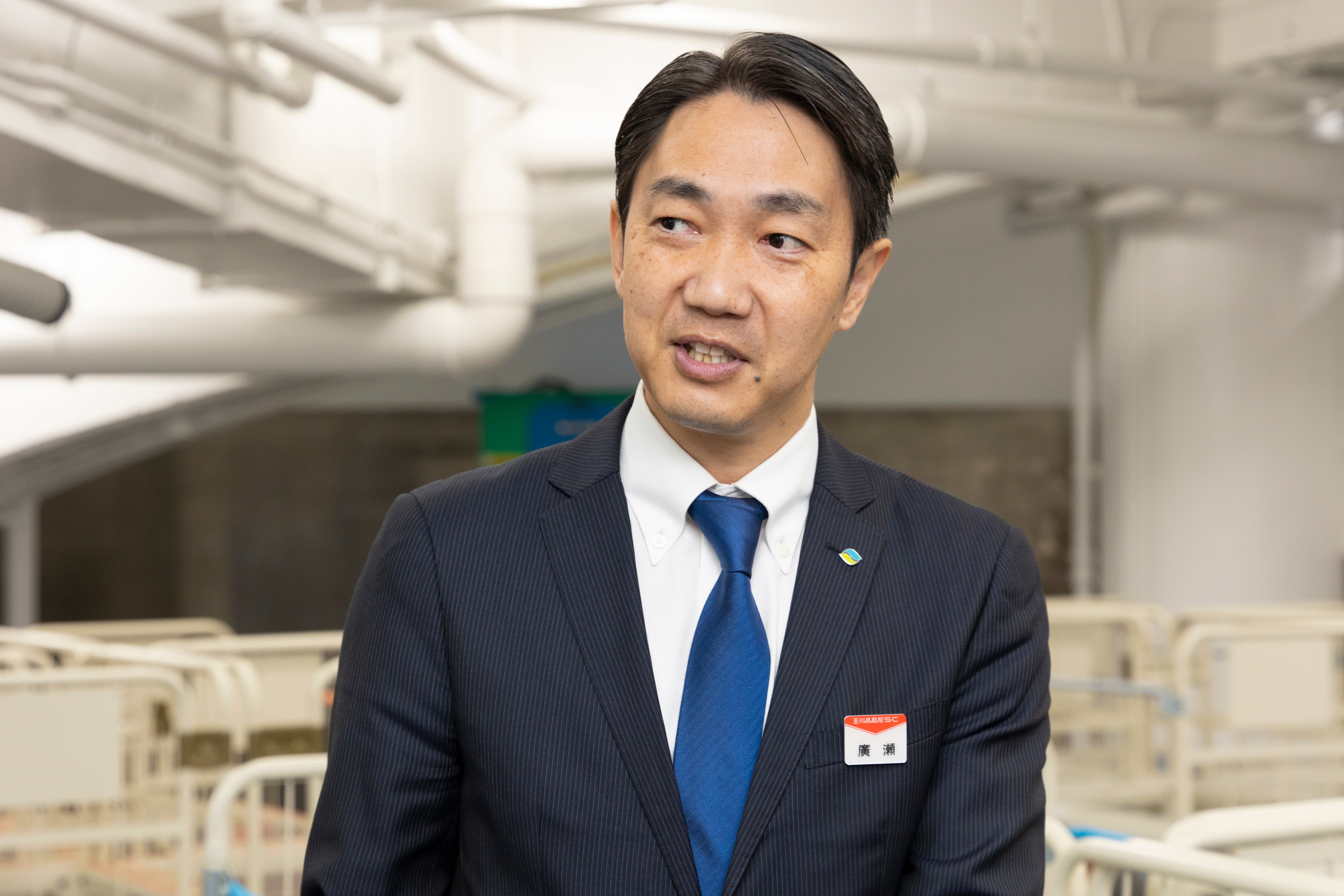 インタビュー中の廣瀬さん